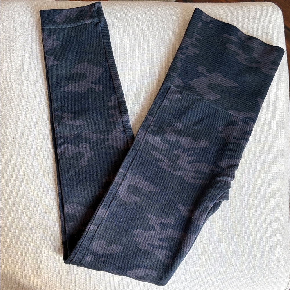 SPANX Black/Gray Camouflage Leggings